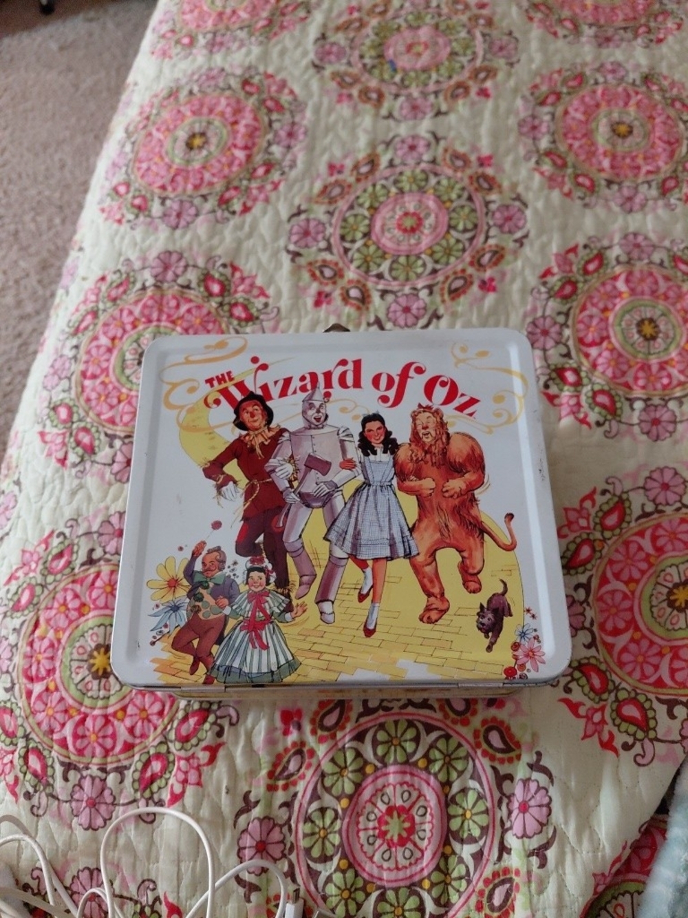 The Wizard of Oz Kids Tin Lunchbox - White with Colorful Artwork